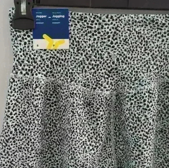 OLD NAVY | Women's White/Black/Grey Spotted High Rise Powersoft 7/8 Ank… - Picture 7 of 7